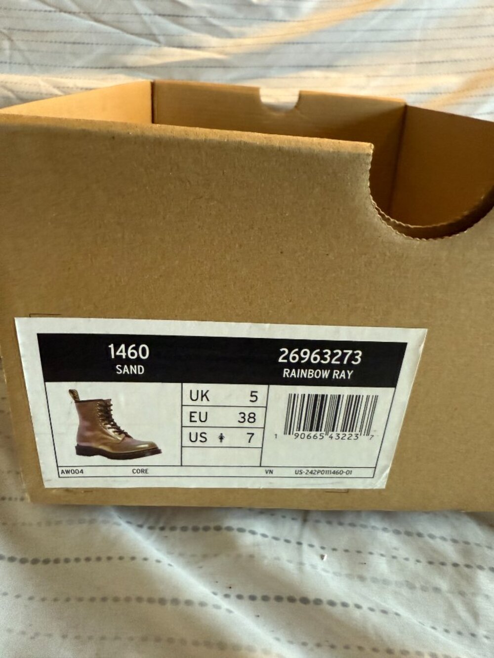 Dr. Martens 1460 "Sand Rainbow Ray" Women's 7 Iridescent Suede Lace-Up Boot NIB - Picture 6 of 6